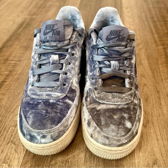 Women's blue velvet Nike Air Force 1s with box - Picture 3 of 7
